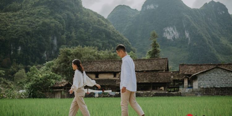 Ảnh cưới tuyệt đẹp trong khung cảnh cao nguyên đá Đồng Văn hùng vĩ
