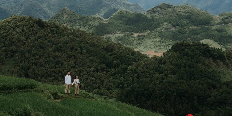 Ảnh cưới tuyệt đẹp trong khung cảnh cao nguyên đá Đồng Văn hùng vĩ