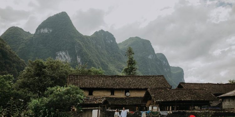 Ảnh cưới tuyệt đẹp trong khung cảnh cao nguyên đá Đồng Văn hùng vĩ