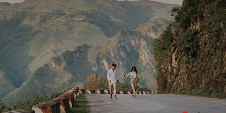 Ảnh cưới tuyệt đẹp trong khung cảnh cao nguyên đá Đồng Văn hùng vĩ