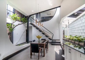 Ngôi nhà trong hẻm nhỏ với vườn cây xanh mát