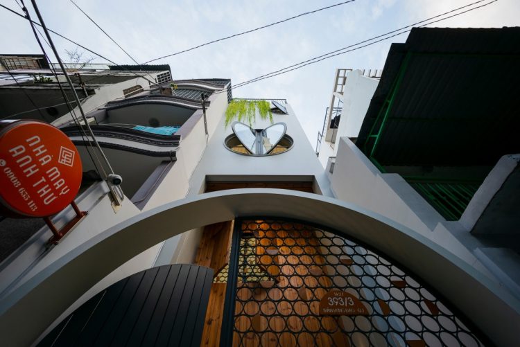 Ngôi nhà có hình trái tim trong hẻm nhỏ