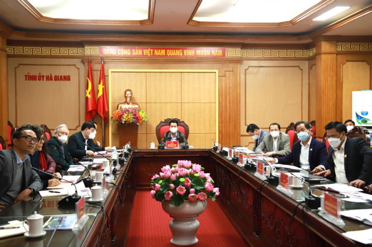 Thường trực Tỉnh ủy góp ý vào thiết kế không gian trưng bày Bảo tàng tỉnh