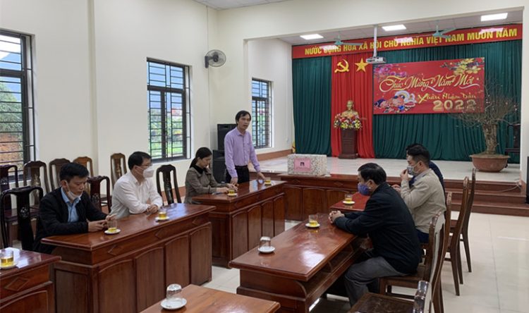 Giám đốc Sở Xây dựng Hà Giang Nguyễn Tiến Dũng thăm hỏi, chúc tết UBND phường Nguyễn Trãi.