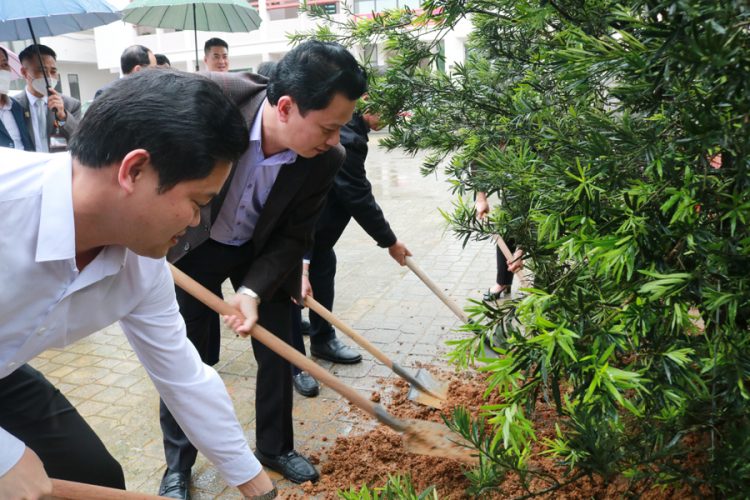 Bí thư Tỉnh ủy Đặng Quốc Khánh làm việc với Đảng ủy Sở Xây dựng.