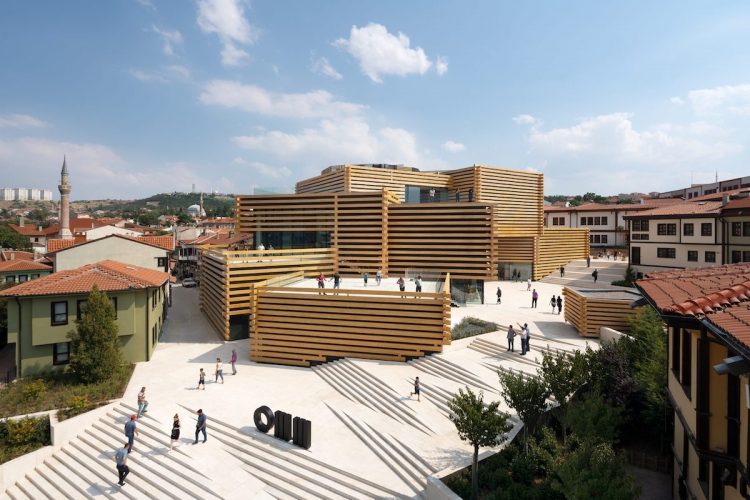 Vẻ đẹp của gỗ trong bảo tàng Odunpazari của Kengo Kuma