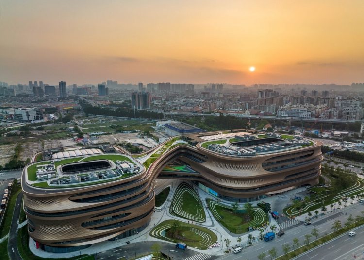 Zaha Hadid Architects ứng dụng kiến trúc hình thái học trong Infinitus Plaza