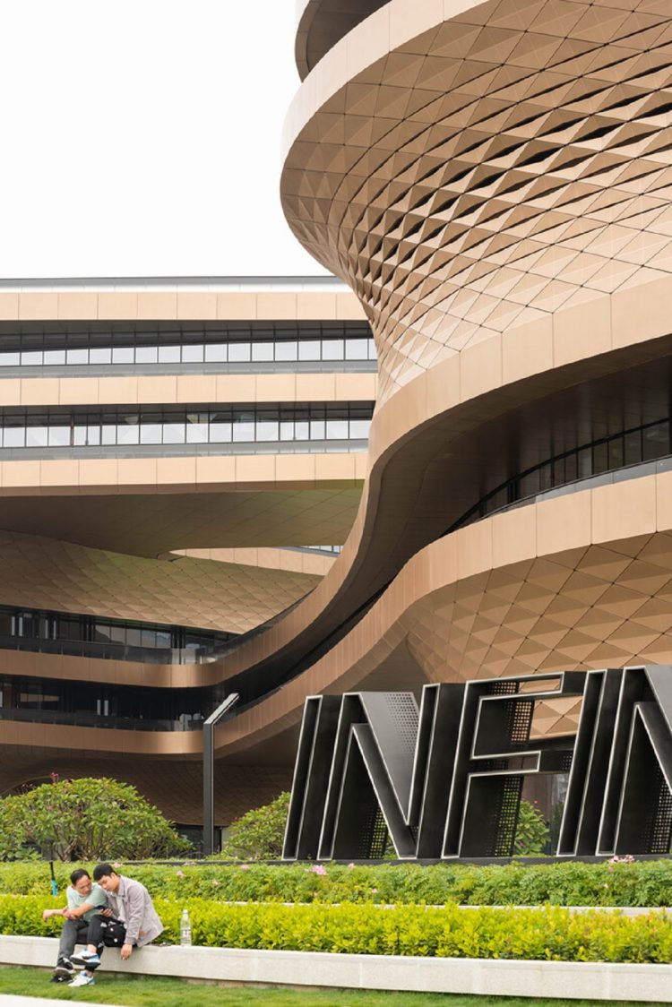 Zaha Hadid Architects ứng dụng kiến trúc hình thái học trong Infinitus Plaza