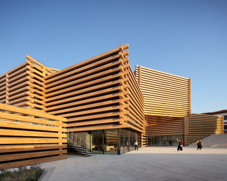 Vẻ đẹp của gỗ trong bảo tàng Odunpazari của Kengo Kuma