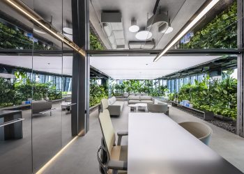 Khu vườn ngoài trời trong một khối bê tông cao tầng