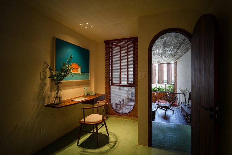 H House được tạo nên với mục tiêu hiện diện cho tinh thần sống hài hòa cùng thiên nhiên, đồng thời phá bỏ sự ngột ngạt thường thấy ở những ngôi nhà ống tại các đô thị lớn.