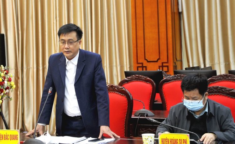Chủ tịch UBND tỉnh Nguyễn Văn Sơn nghe báo cáo tiến độ Dự án cải tạo, nâng cấp đường Bắc Quang – Xín Mần