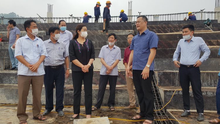 Phó Chủ tịch UBND tỉnh Hà Thị Minh Hạnh kiểm tra Dự án khu liên hợp thể thao và văn hóa tỉnh