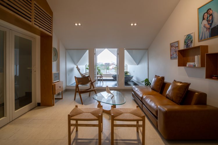 Biến phòng áp mái thành resort tại gia