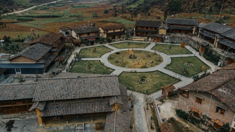 Ngôi làng du lịch thiết kế “hình đôi mắt”, đẹp ấn tượng tại Hà Giang