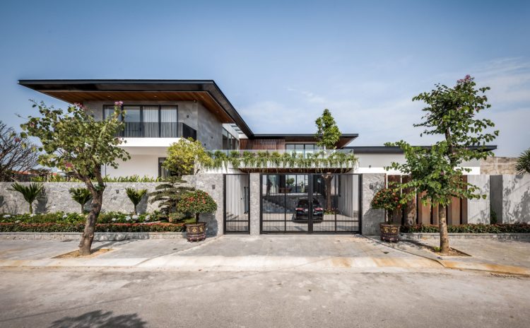 Căn biệt thự xây trên 7 lô đất