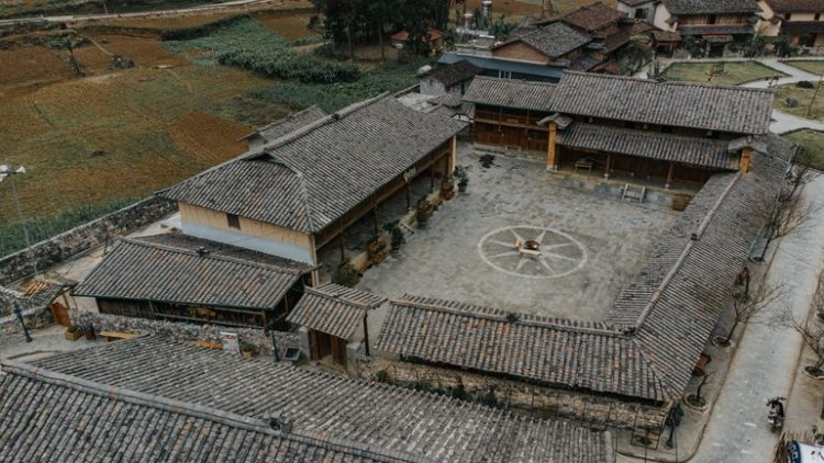 Ngôi làng du lịch thiết kế “hình đôi mắt”, đẹp ấn tượng tại Hà Giang