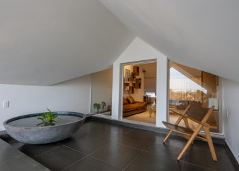 Biến phòng áp mái thành resort tại gia