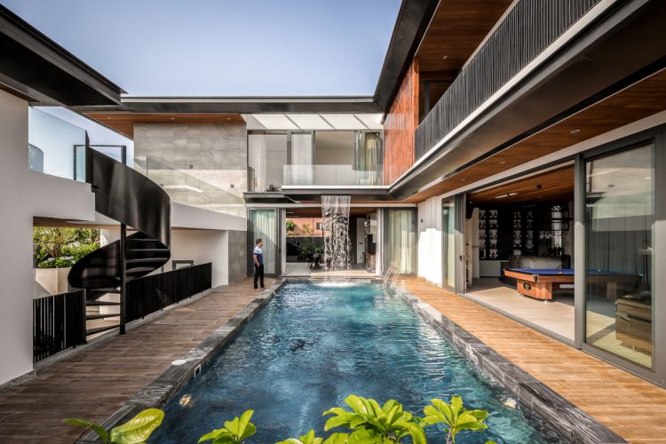 Căn biệt thự xây trên 7 lô đất