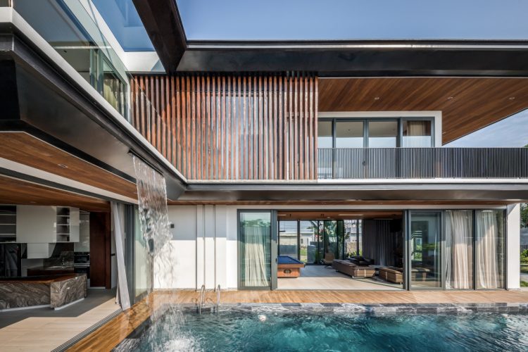 Căn biệt thự xây trên 7 lô đất