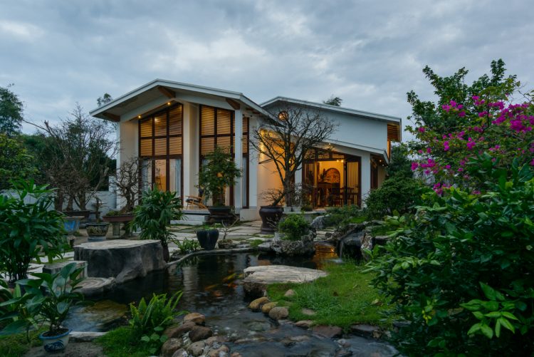Nhà bốn mặt mở ra vườn
