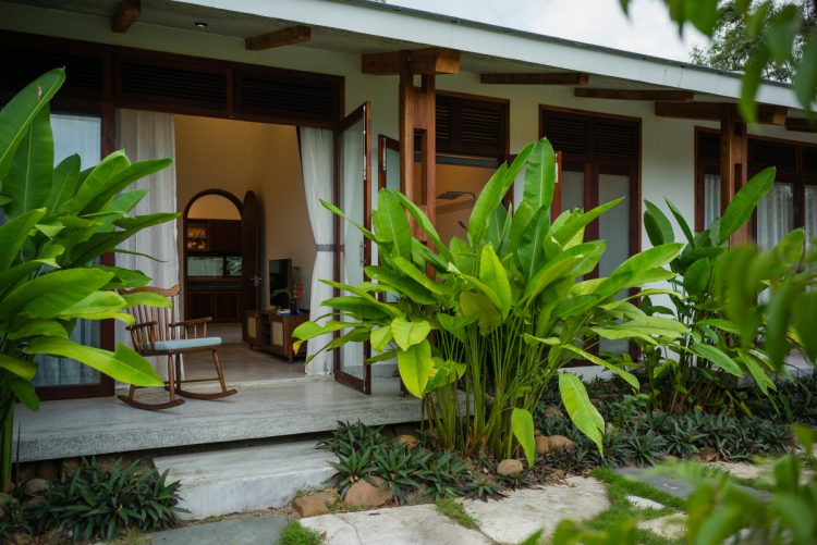 Nhà bốn mặt mở ra vườn