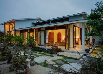 Nhà bốn mặt mở ra vườn