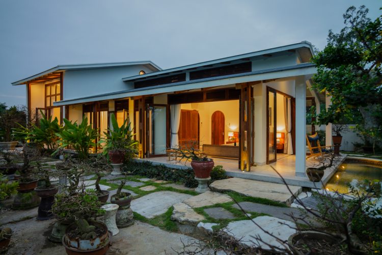 Nhà bốn mặt mở ra vườn