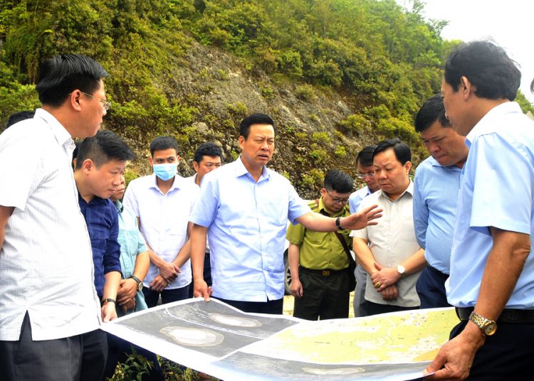 Chủ tịch UBND tỉnh Nguyễn Văn Sơn kiểm tra công tác quản lý quỹ đất thuộc khu vực Chiêu Lầu Thi
