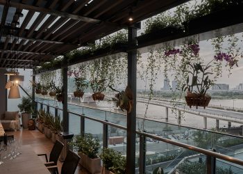 Căn hộ có gần nửa diện tích là ban công