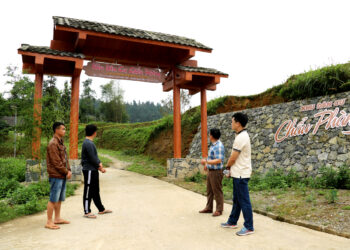 Xây dựng Nông thôn mới gắn với du lịch.