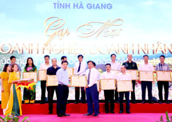 Đồng hành vì Hà Giang phát triển.