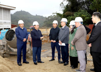 Bí thư Tỉnh ủy Hầu A Lềnh kiểm tra tiến độ xây dựng Bệnh viện Đa khoa huyện Quản Bạ